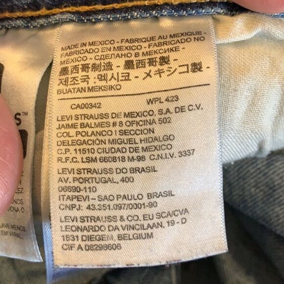 Levi’s 36/32 distressed denim jeans. - Picture 6 of 10